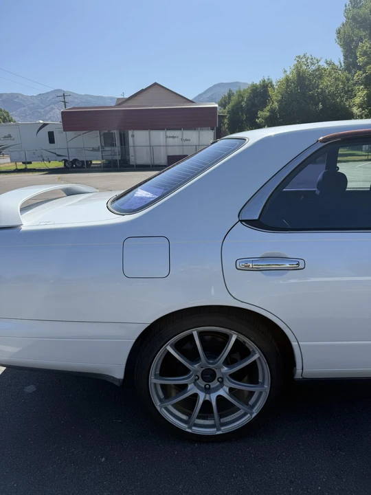 1996 Nissan Gloria 10th Gen - Image 17 of 31