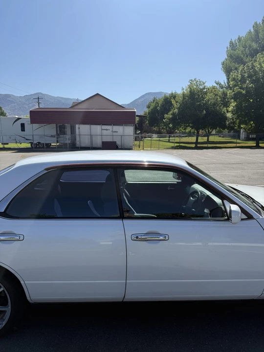 1996 Nissan Gloria 10th Gen - Image 18 of 31