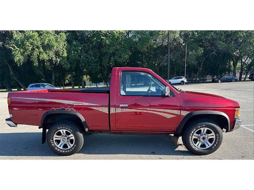1996 Nissan Frontier - Image 7 of 28
