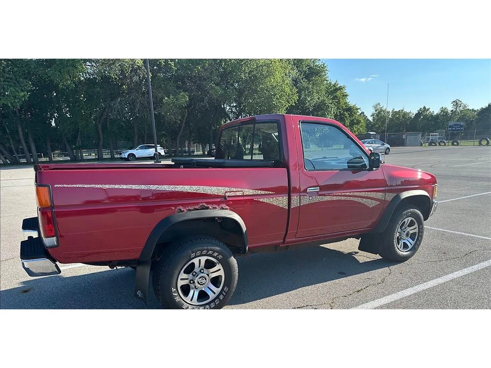 1996 Nissan Frontier - Image 8 of 28