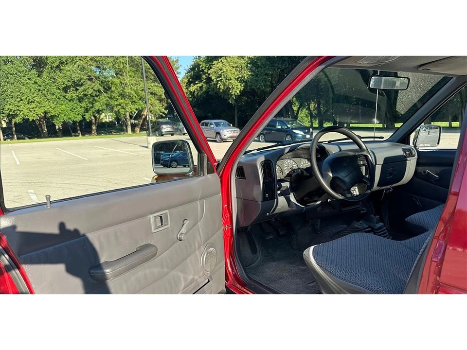 1996 Nissan Frontier - Image 13 of 28