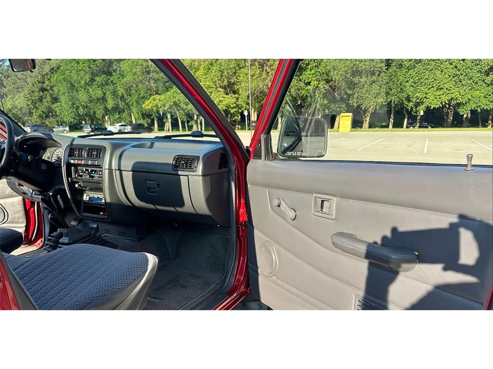 1996 Nissan Frontier - Image 15 of 28