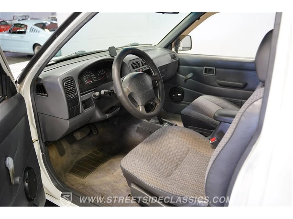 1996 Nissan Frontier - Image 2 of 31