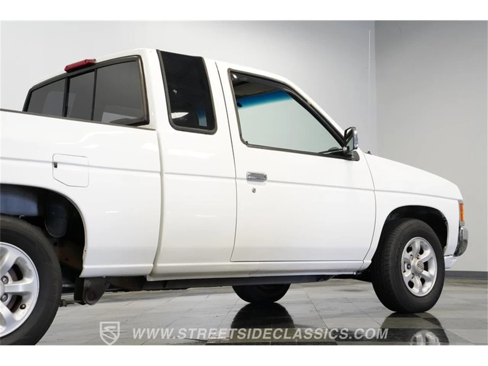 1996 Nissan Frontier - Image 27 of 31