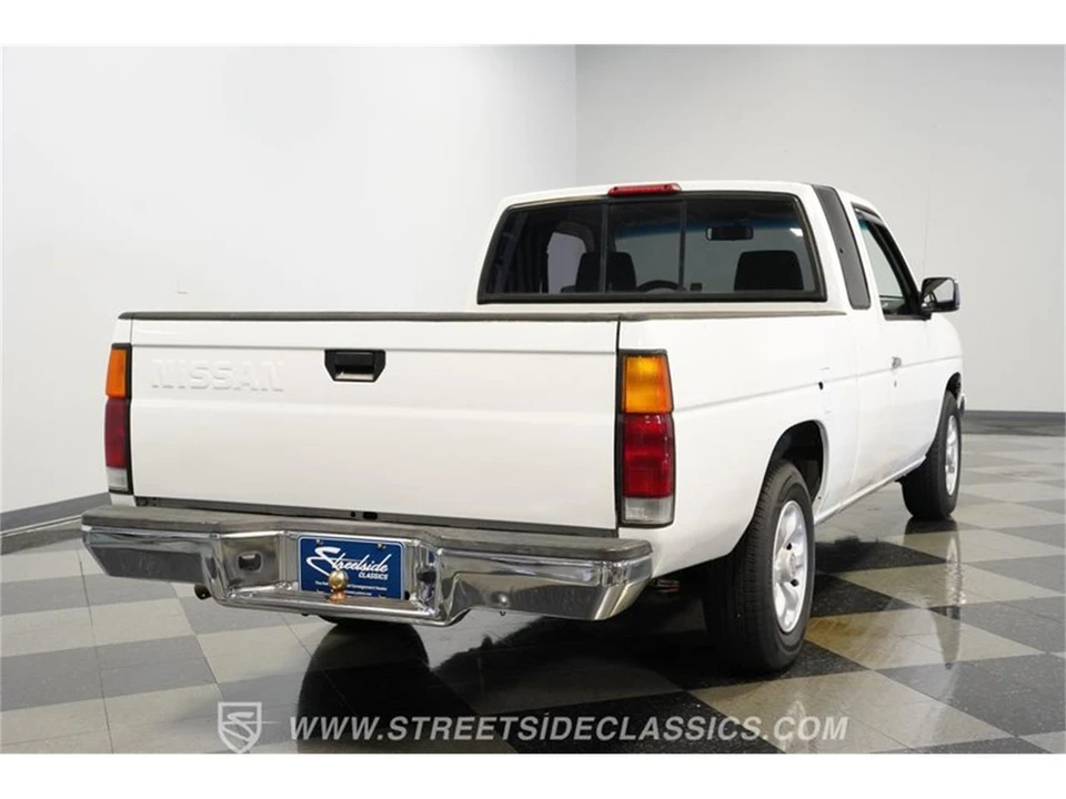 1996 Nissan Frontier - Image 10 of 31
