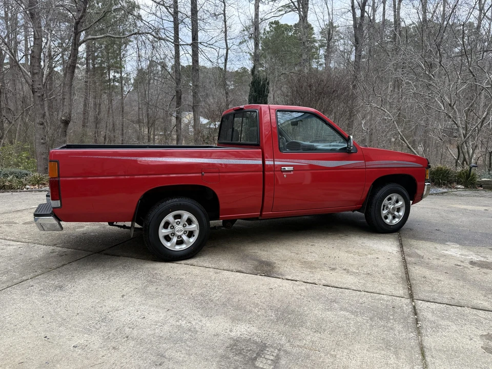 1996 Nissan Frontier - Image 27 of 31