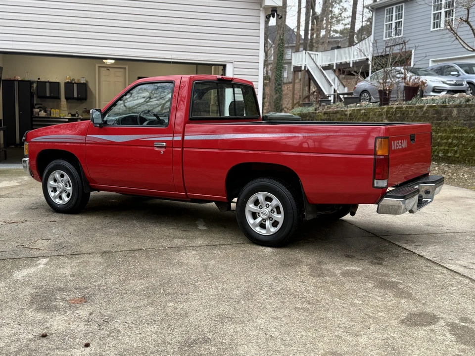 1996 Nissan Frontier - Image 12 of 31