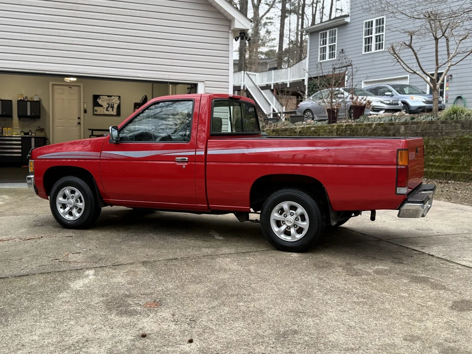 1996 Nissan Frontier - Image 11 of 31