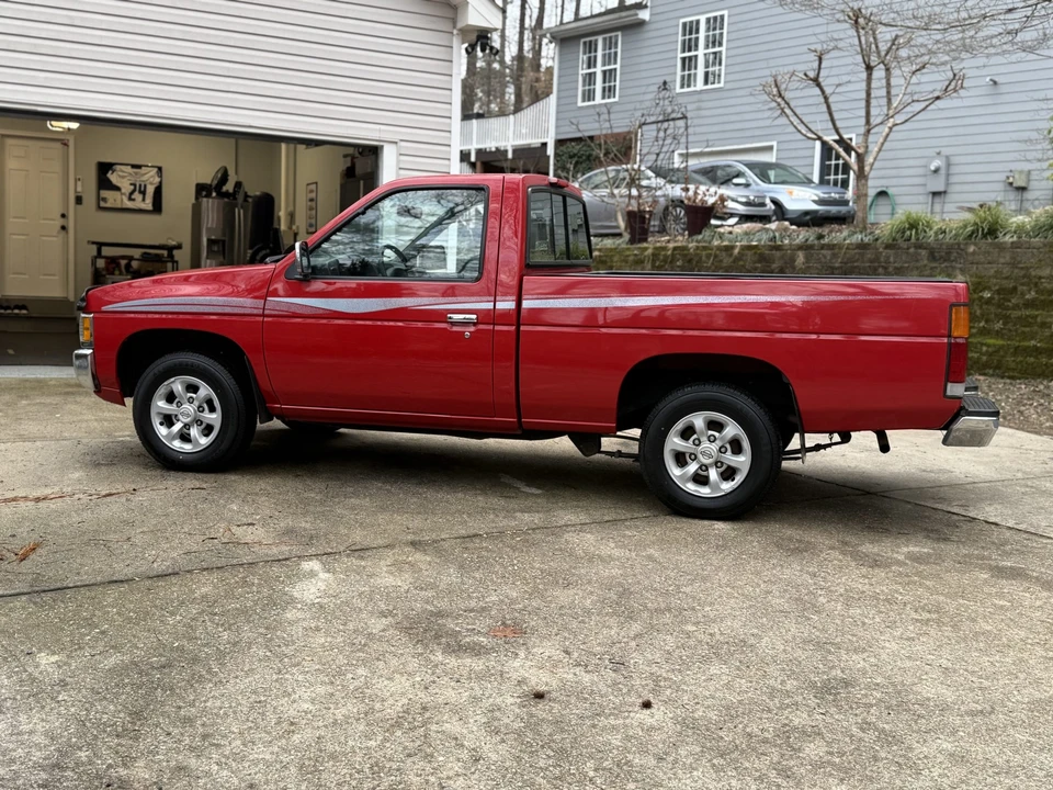 1996 Nissan Frontier - Image 10 of 31