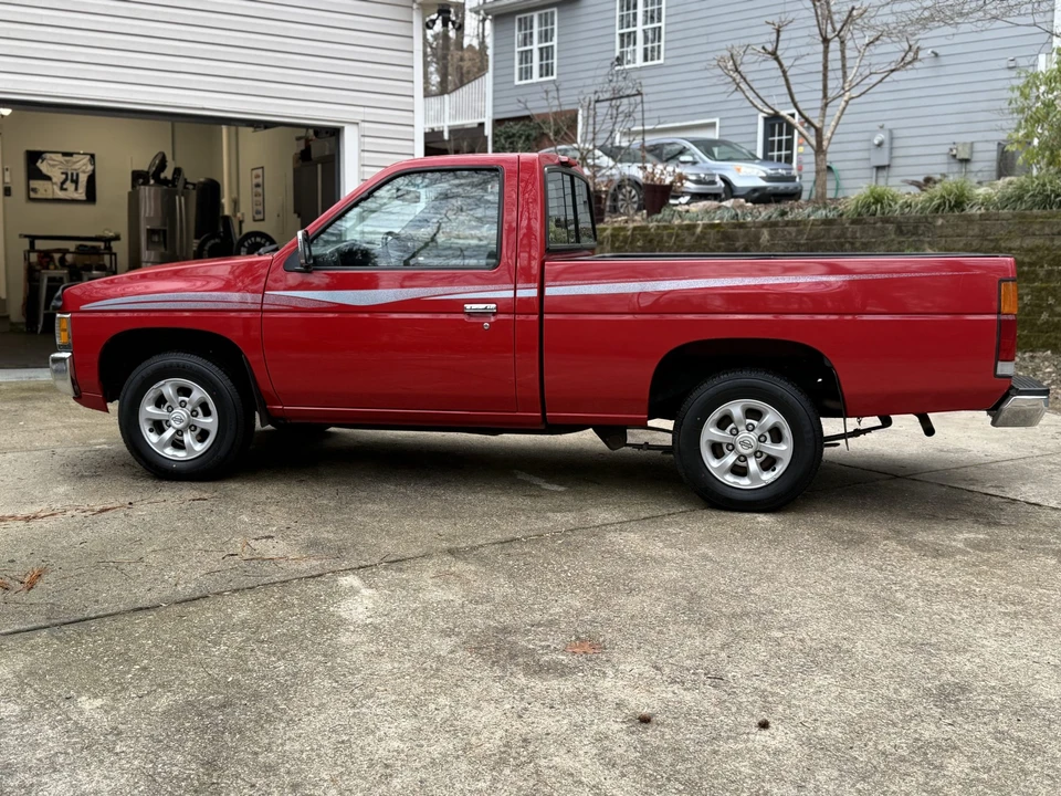 1996 Nissan Frontier - Image 9 of 31