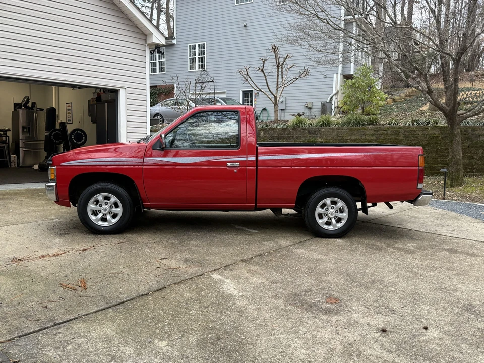 1996 Nissan Frontier - Image 8 of 31