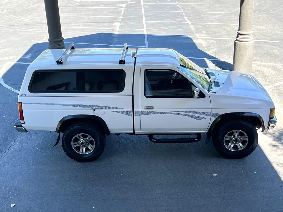 1996 Nissan Frontier - Image 10 of 31