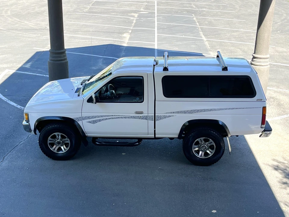 1996 Nissan Frontier - Image 11 of 31