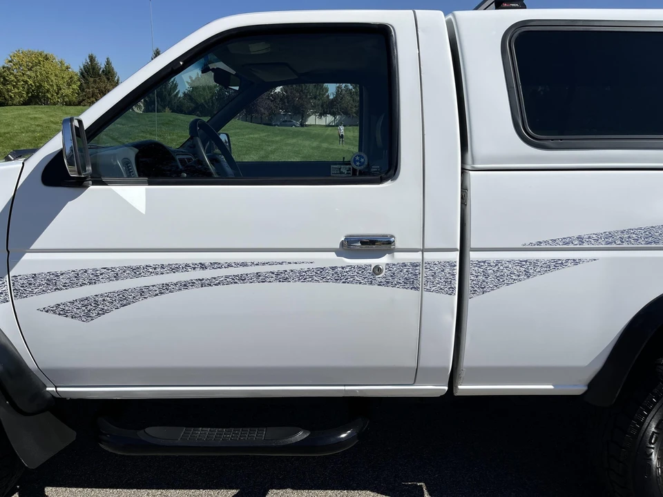1996 Nissan Frontier - Image 13 of 31