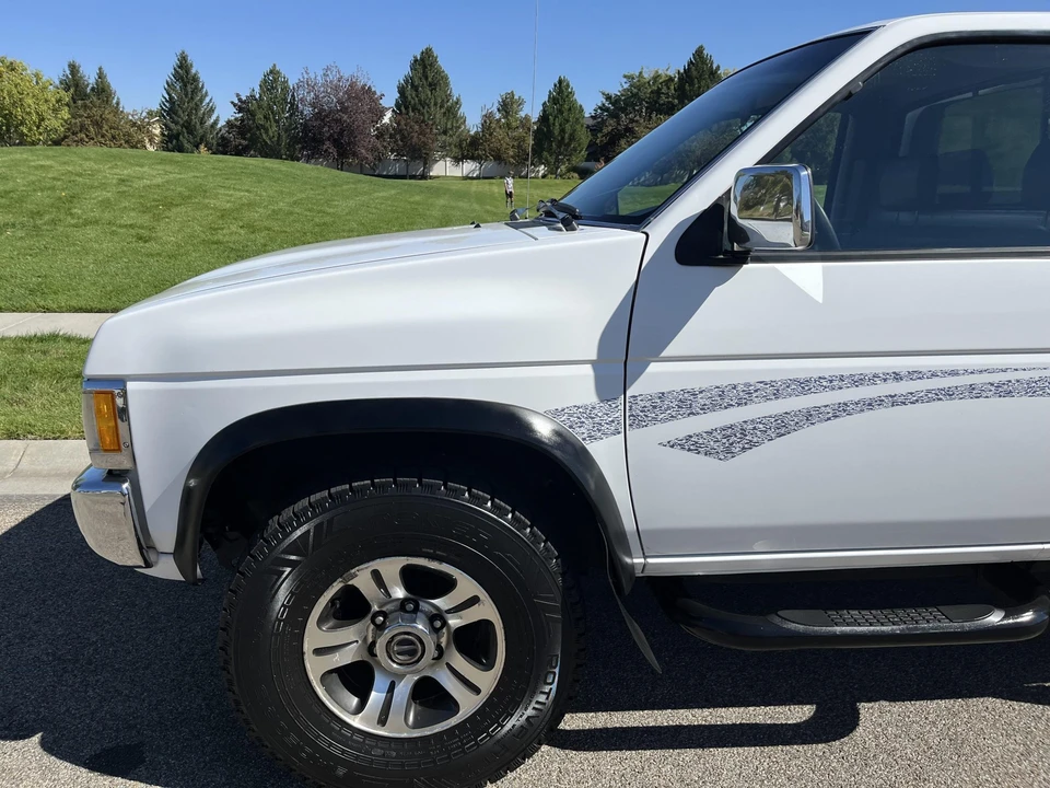 1996 Nissan Frontier - Image 12 of 31