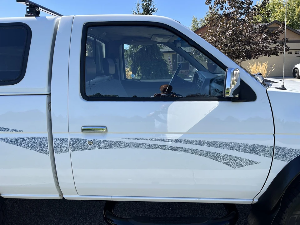 1996 Nissan Frontier - Image 16 of 31