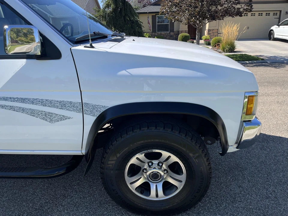 1996 Nissan Frontier - Image 17 of 31