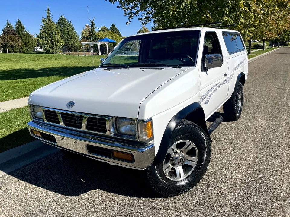 1996 Nissan Frontier - Image 4 of 31
