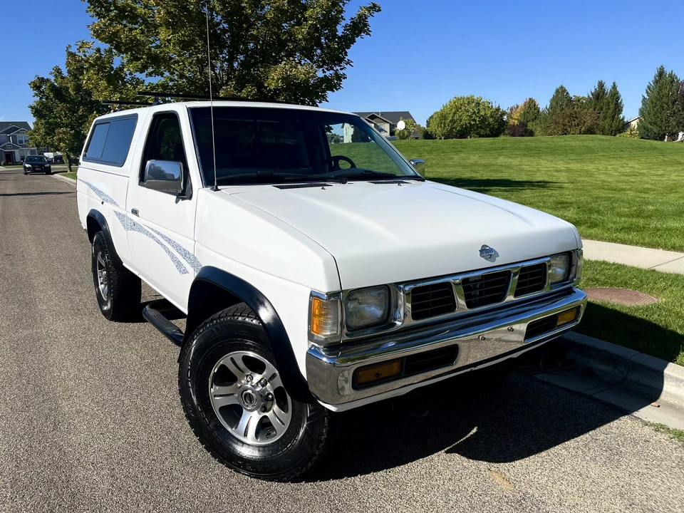 1996 Nissan Frontier - Image 2 of 31