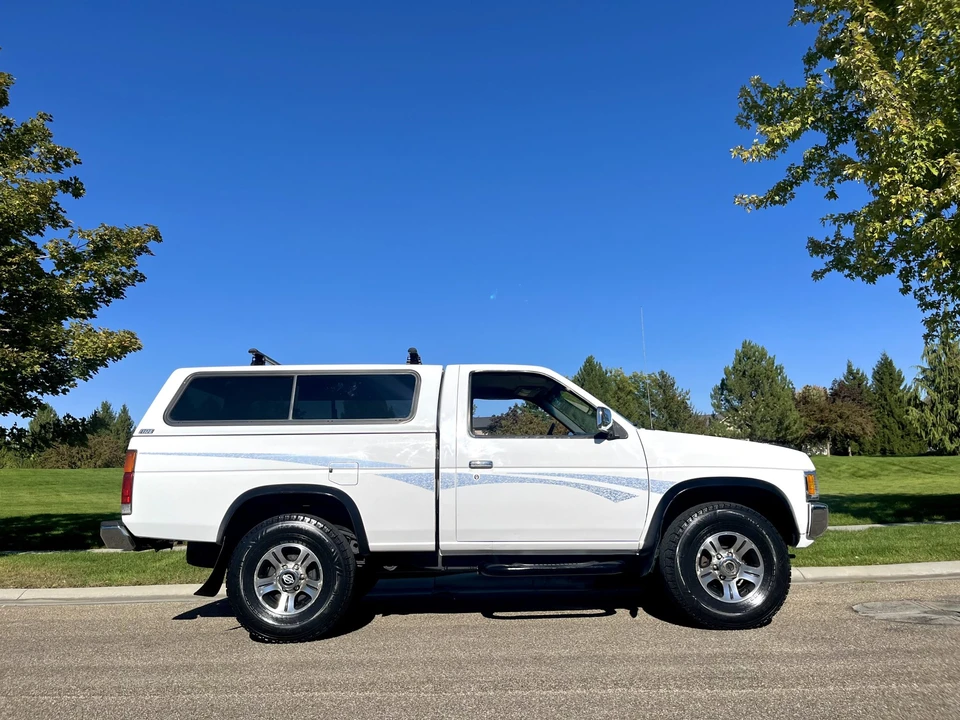 1996 Nissan Frontier - Image 9 of 31