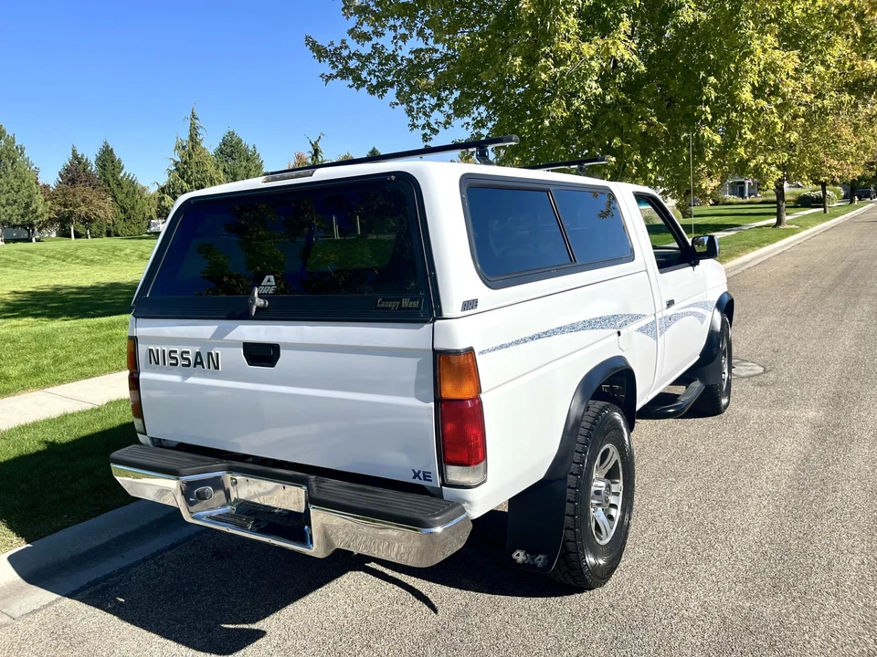 1996 Nissan Frontier - Image 8 of 31
