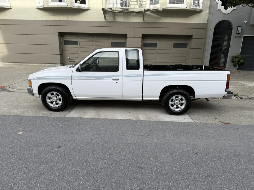 1996 Nissan Frontier - Image 2 of 31