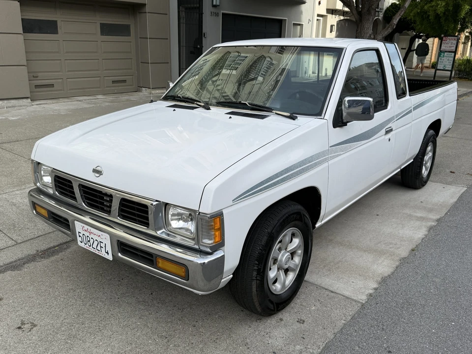 1996 Nissan Frontier - Image 4 of 31