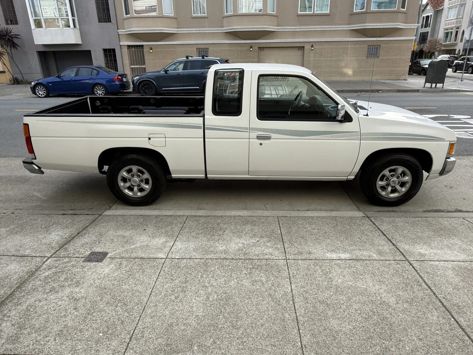 1996 Nissan Frontier - Image 12 of 31