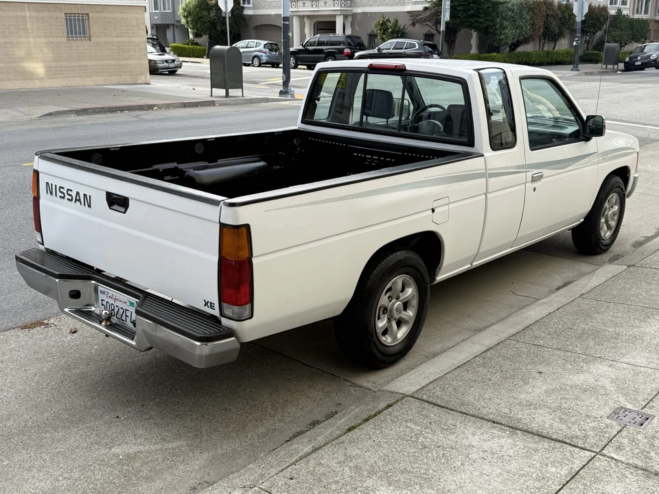 1996 Nissan Frontier - Image 13 of 31