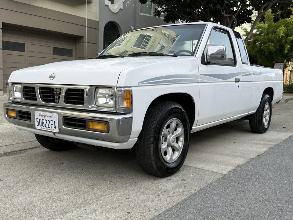 1996 Nissan Frontier - Image 3 of 31