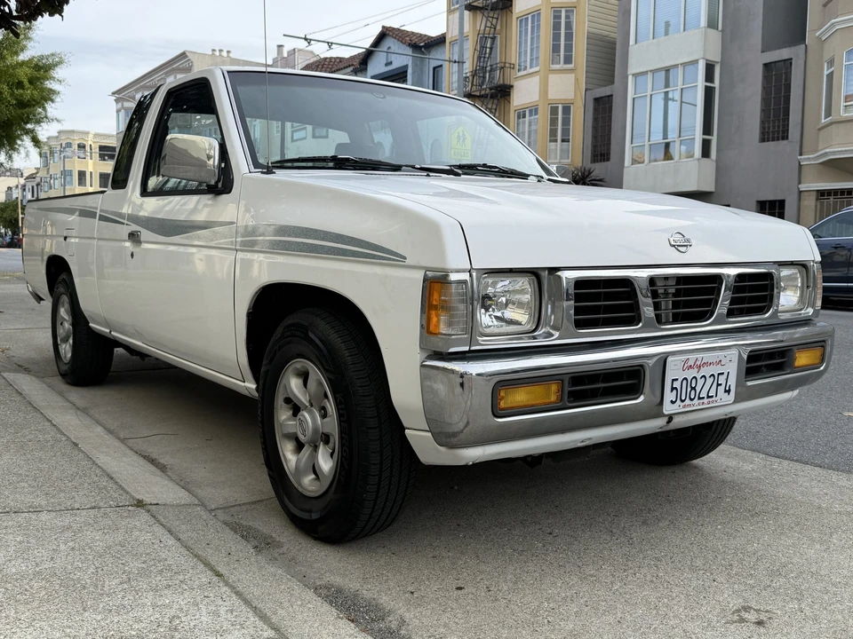 1996 Nissan Frontier - Image 10 of 31
