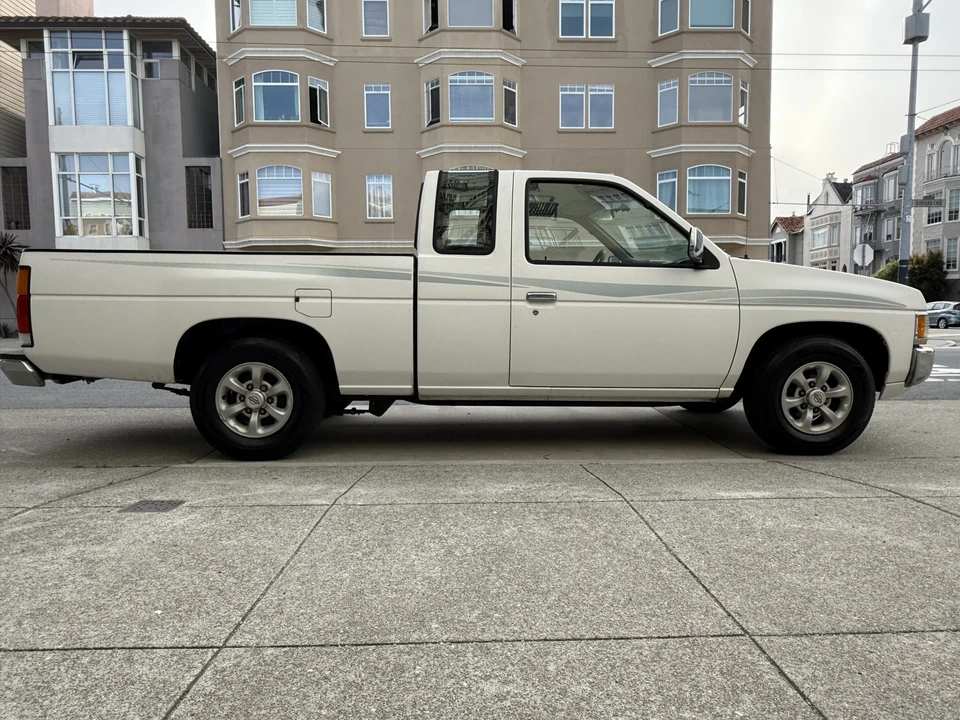 1996 Nissan Frontier - Image 11 of 31