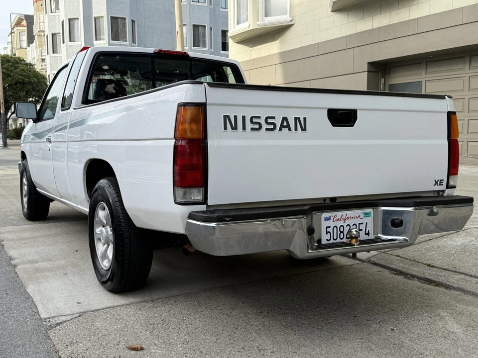 1996 Nissan Frontier - Image 17 of 31