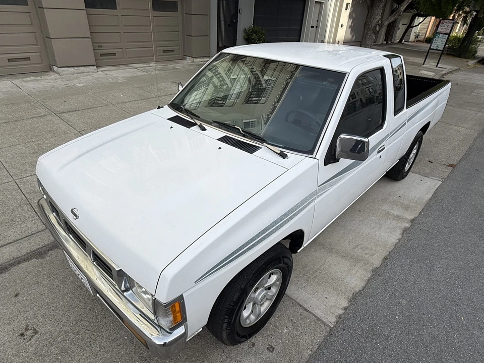1996 Nissan Frontier - Image 5 of 31