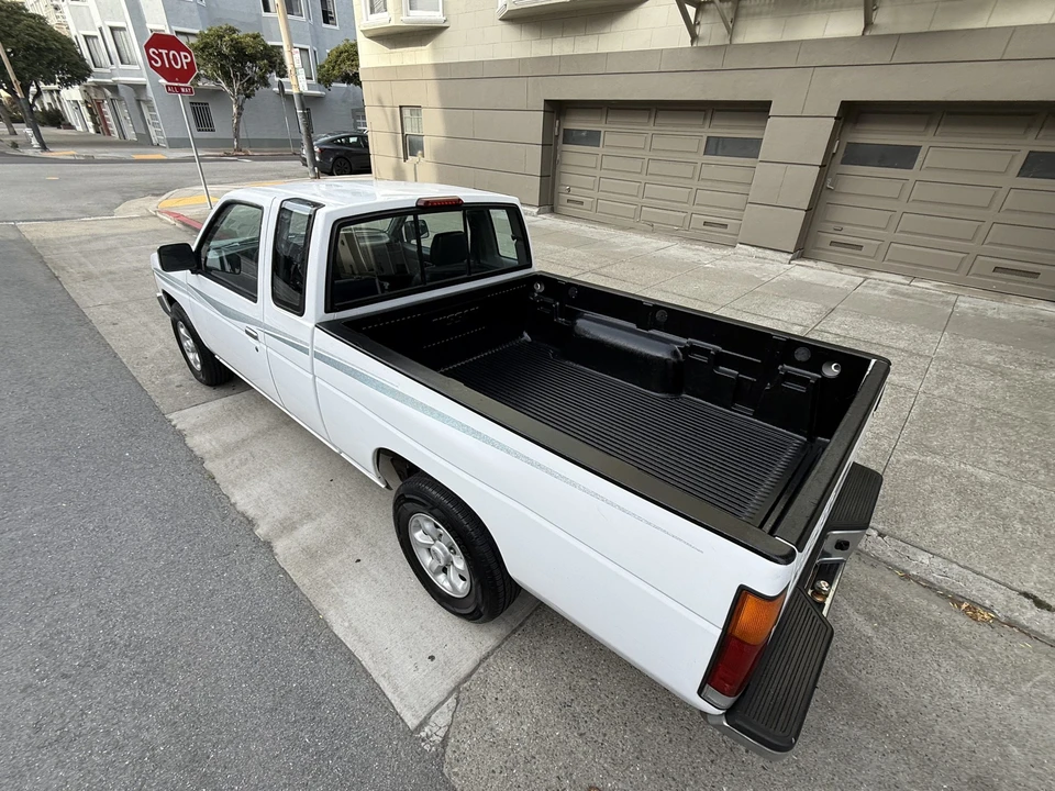 1996 Nissan Frontier - Image 21 of 31