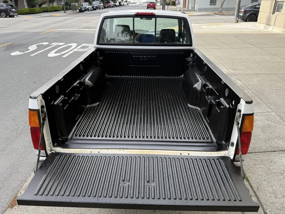1996 Nissan Frontier - Image 22 of 31