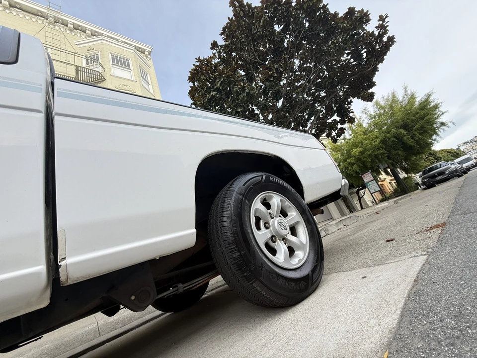 1996 Nissan Frontier - Image 29 of 31