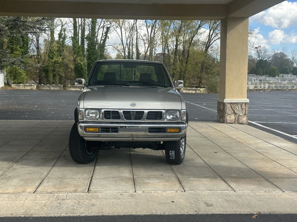 1996 Nissan Frontier - Image 7 of 31