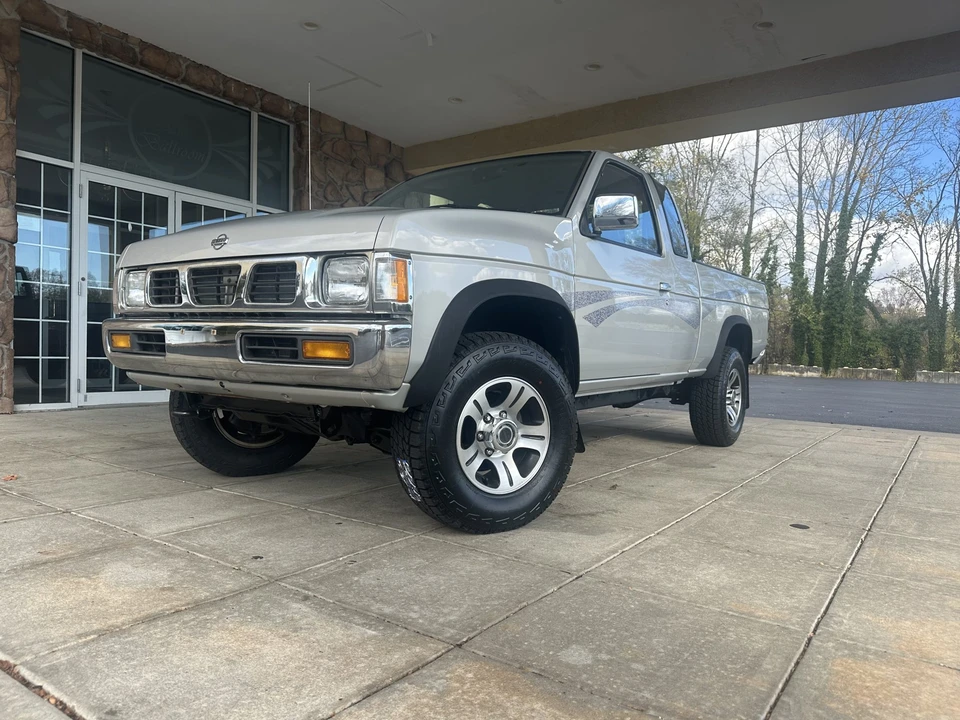 1996 Nissan Frontier - Image 4 of 31
