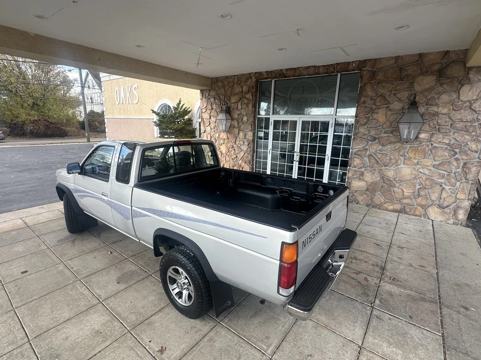 1996 Nissan Frontier - Image 27 of 31