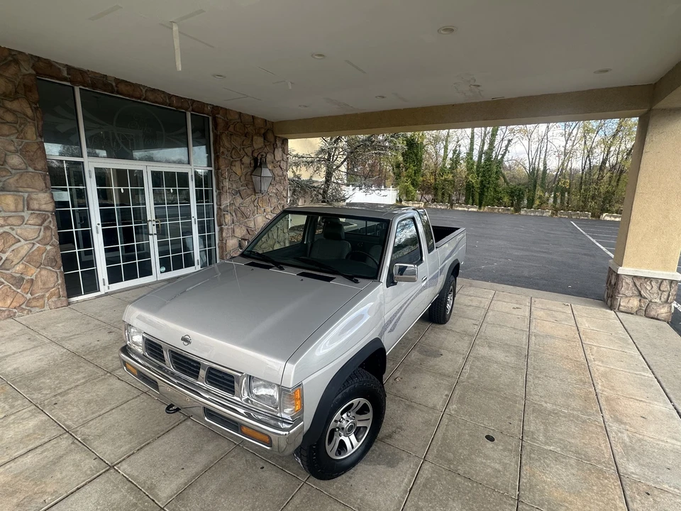 1996 Nissan Frontier - Image 5 of 31