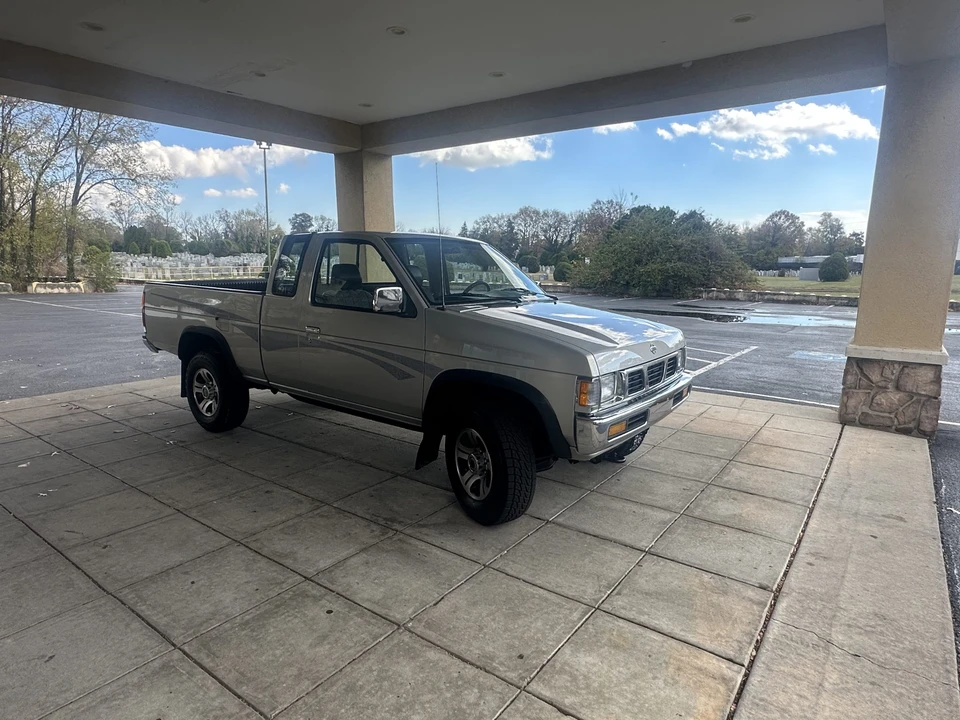 1996 Nissan Frontier - Image 12 of 31