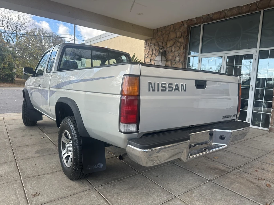 1996 Nissan Frontier - Image 25 of 31