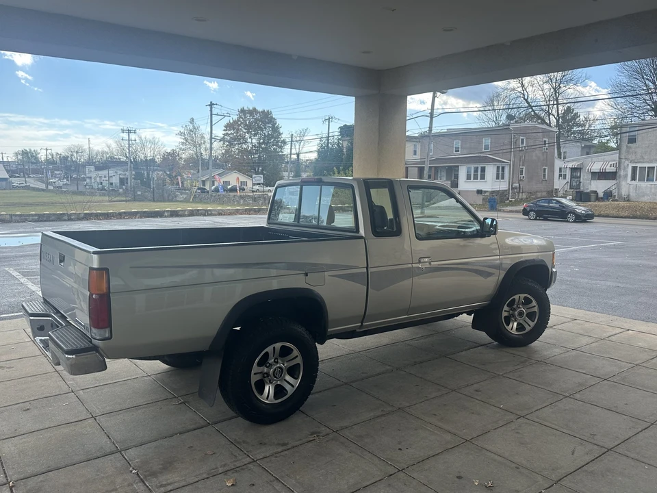 1996 Nissan Frontier - Image 17 of 31