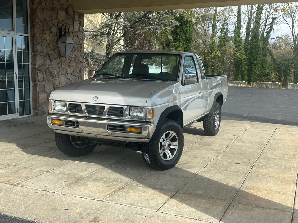 1996 Nissan Frontier - Image 6 of 31