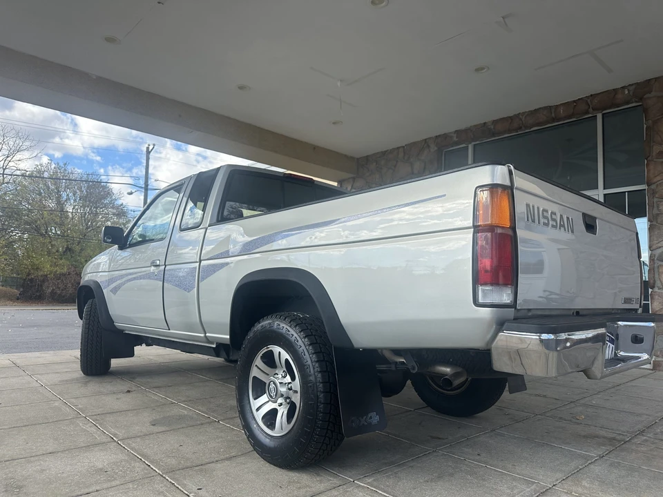 1996 Nissan Frontier - Image 28 of 31