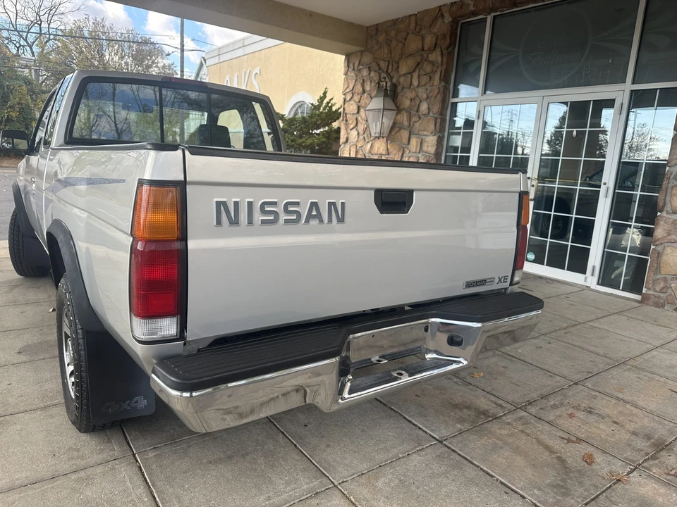 1996 Nissan Frontier - Image 24 of 31