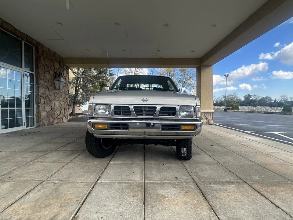 1996 Nissan Frontier - Image 9 of 31