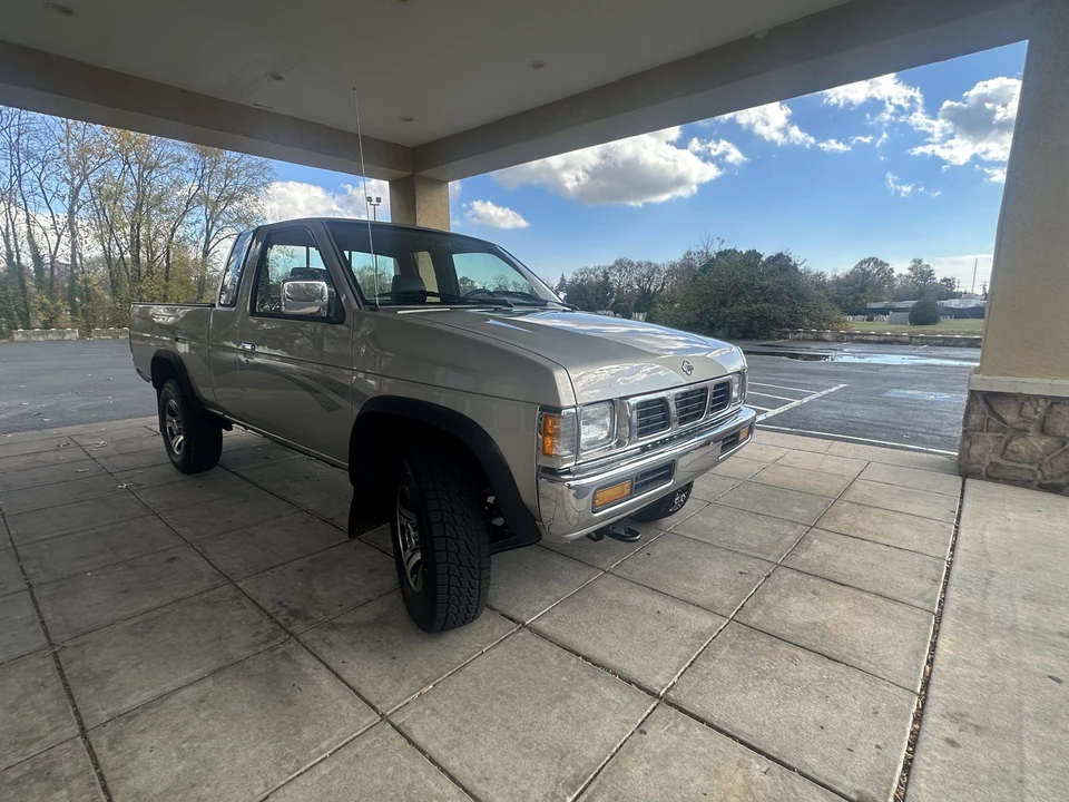 1996 Nissan Frontier - Image 10 of 31