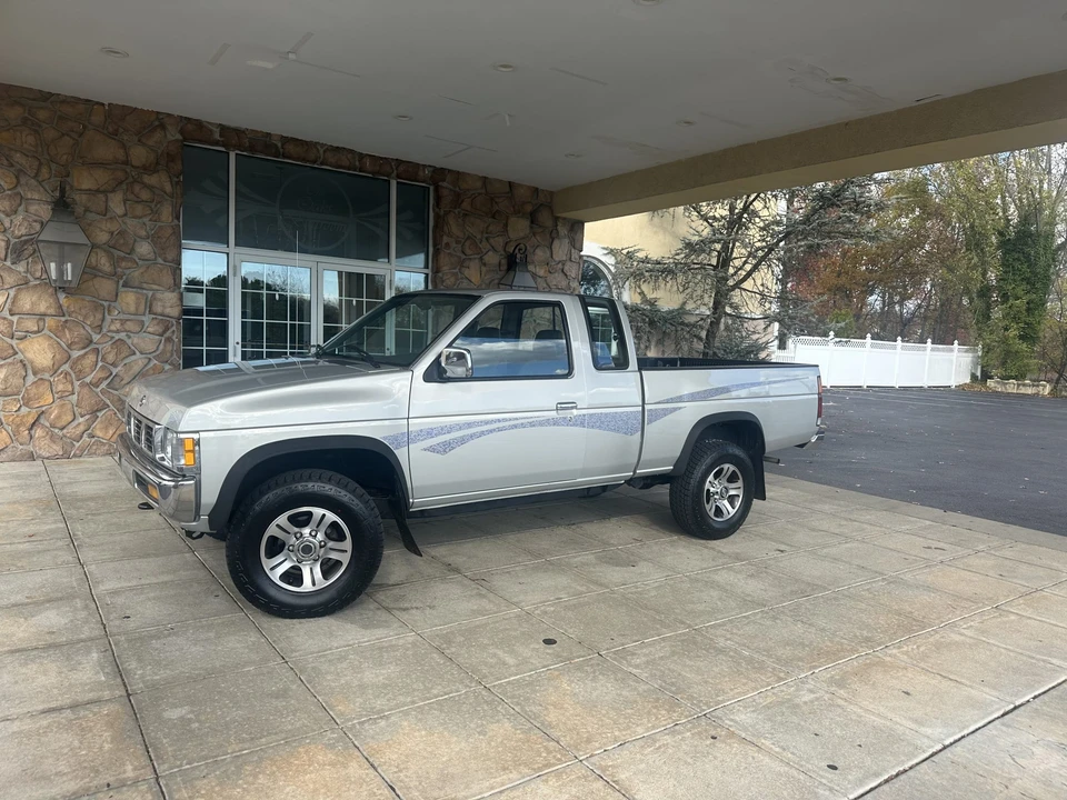 1996 Nissan Frontier - Image 3 of 31